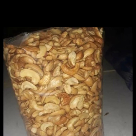 Kacang mete patahan 1 kg matang