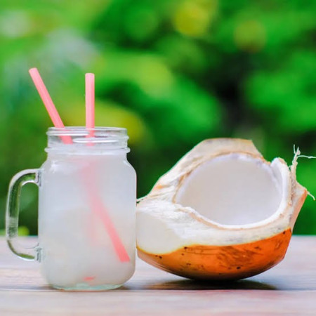 Minuman segar es kelapa - es kelapa muda fresh