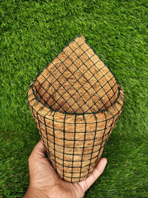 Pot tempel dinding serabut sabut kelapa anggrek